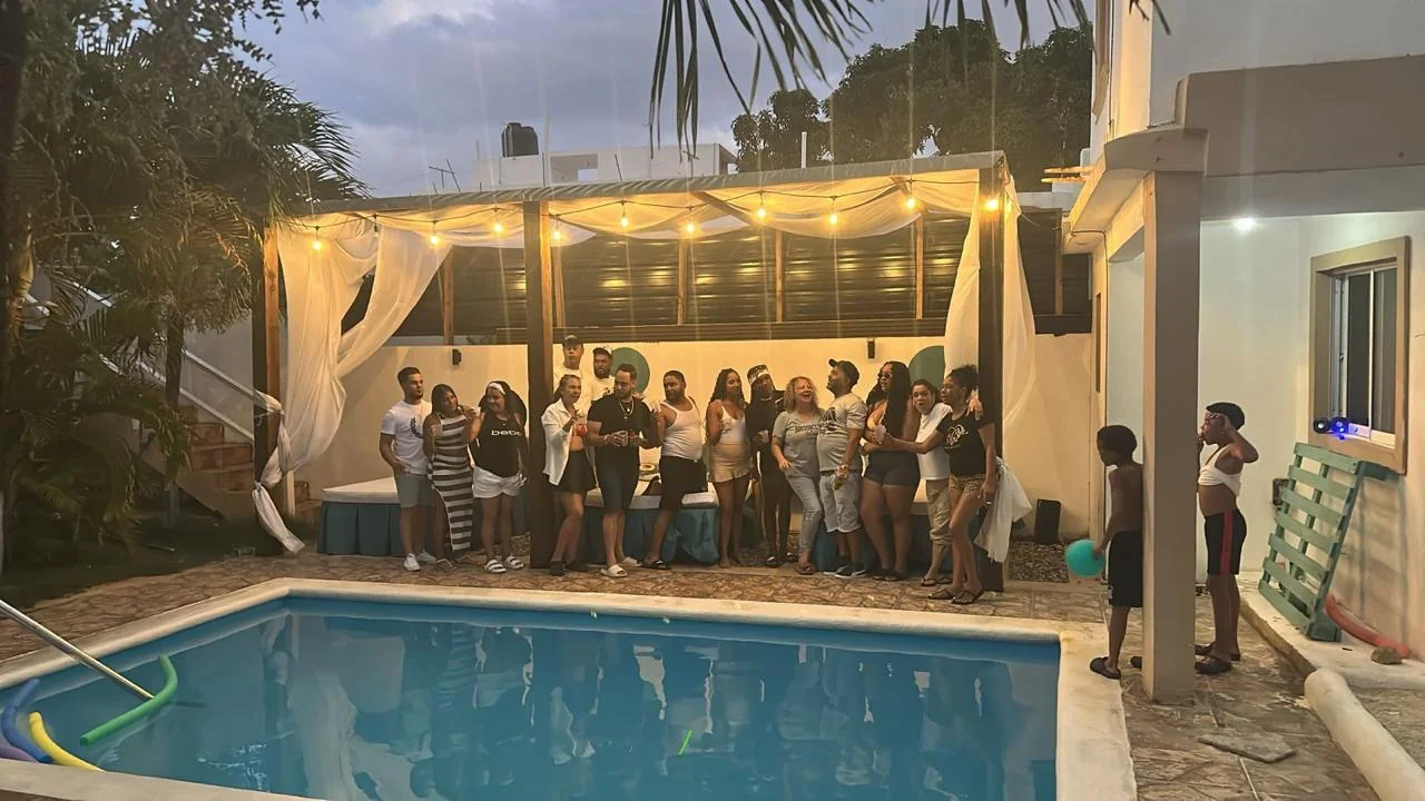 Groupe dans la piscine